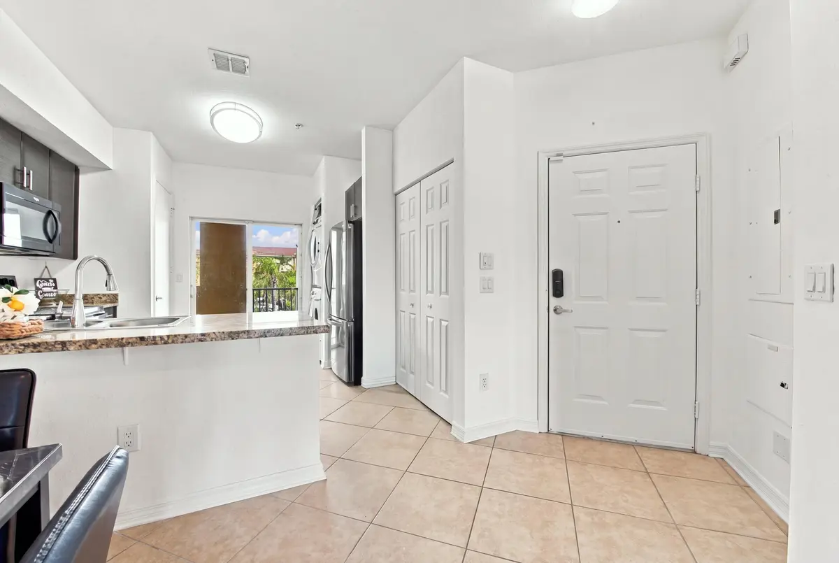 19_031__dsc2144_reedit_7080b4eb at 141 NW 2nd Avenue 7, Hallandale Beach