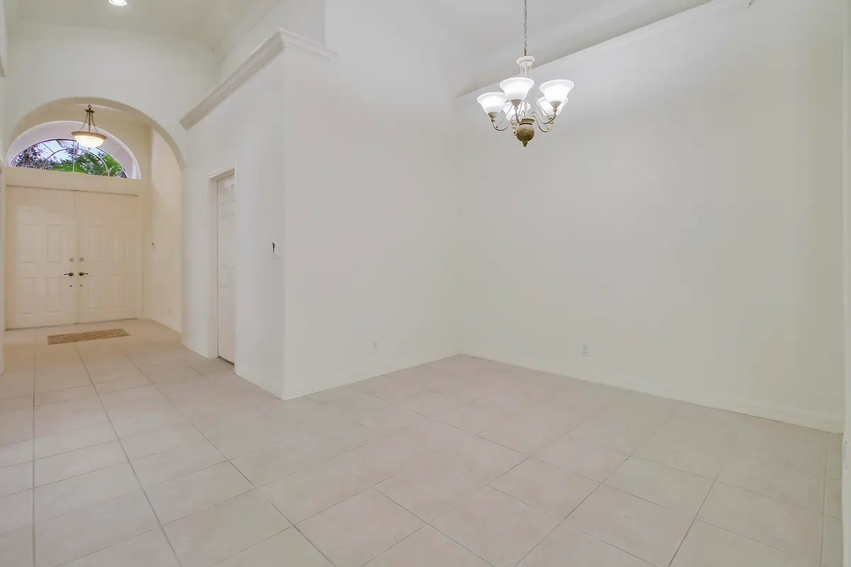 Dining at 6815 SE Twin Oaks Circle, Stuart