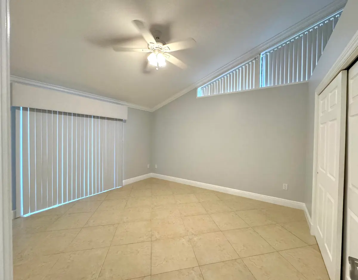 kitchen at 5372 Eagle Lake Golden Eagle Circle, Palm Beach Gardens