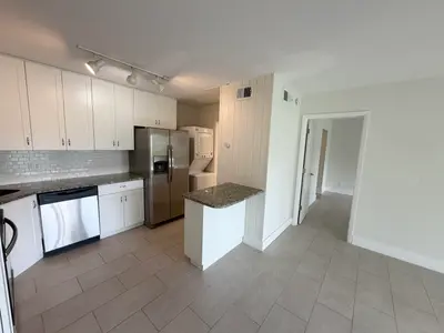 1112 GREEN PINE Boulevard F1, West Palm Beach – Condominium for sale