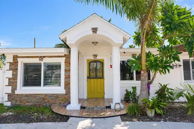 2574 NE 14TH Terrace, Pompano Beach – Single Family Residence for sale