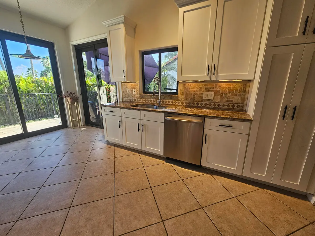 Kitchen (9) at 7994 SAW PALMETTO Lane, Boynton Beach