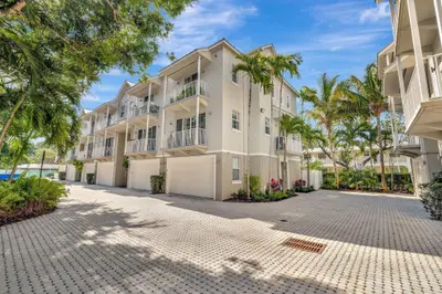 2685 NE 9TH Avenue 6, Wilton Manors – Townhouse for rent
