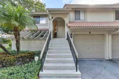 5720 Coach House Circle E, Boca Raton – Townhouse for sale