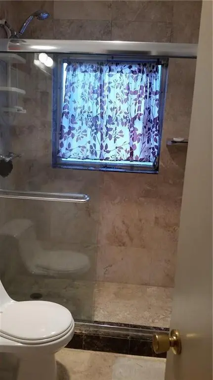 crystal lake bathroom at 941 Crystal Lake Drive 105, Deerfield Beach