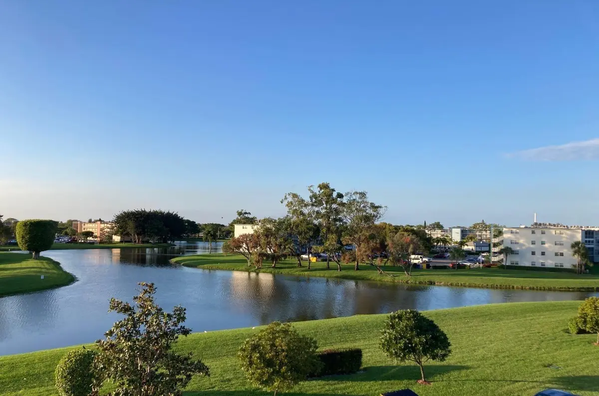 Photo 3 at 4033 HYTHE B 4033, Boca Raton