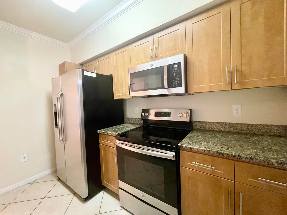 kitchen at 6533 EMERALD DUNES Drive 107, West Palm Beach