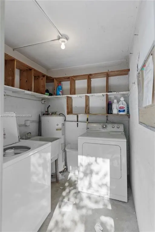 2640 laundry at 2640 PIERCE Street 5, Hollywood
