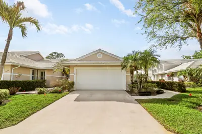 2426 SW FOXPOINT Trail, Palm City – Villa for sale