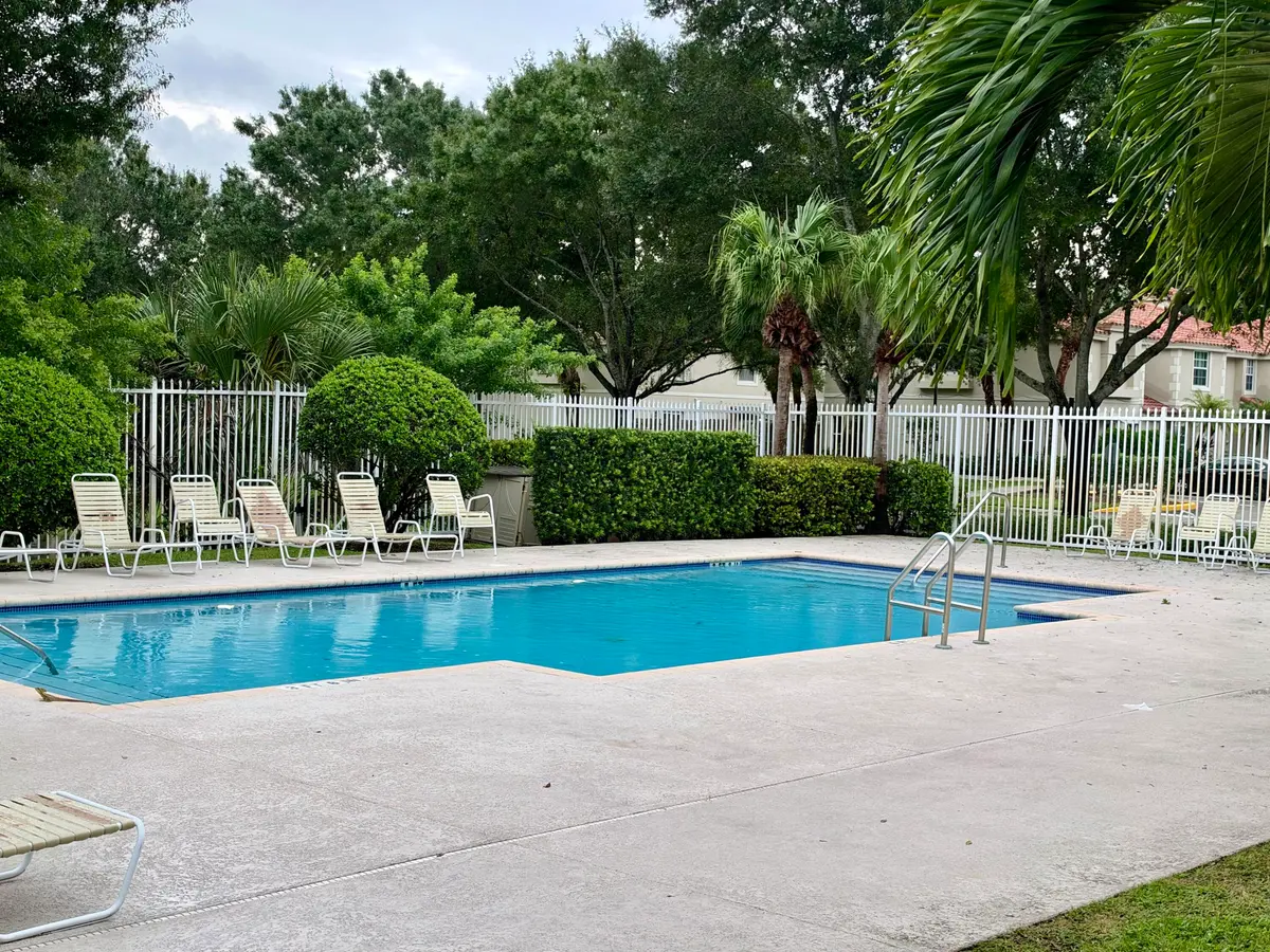 pool at 804 Summit Lake Drive, West Palm Beach