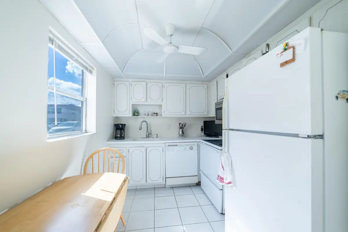 Kitchen at 305 Saxony G, Delray Beach
