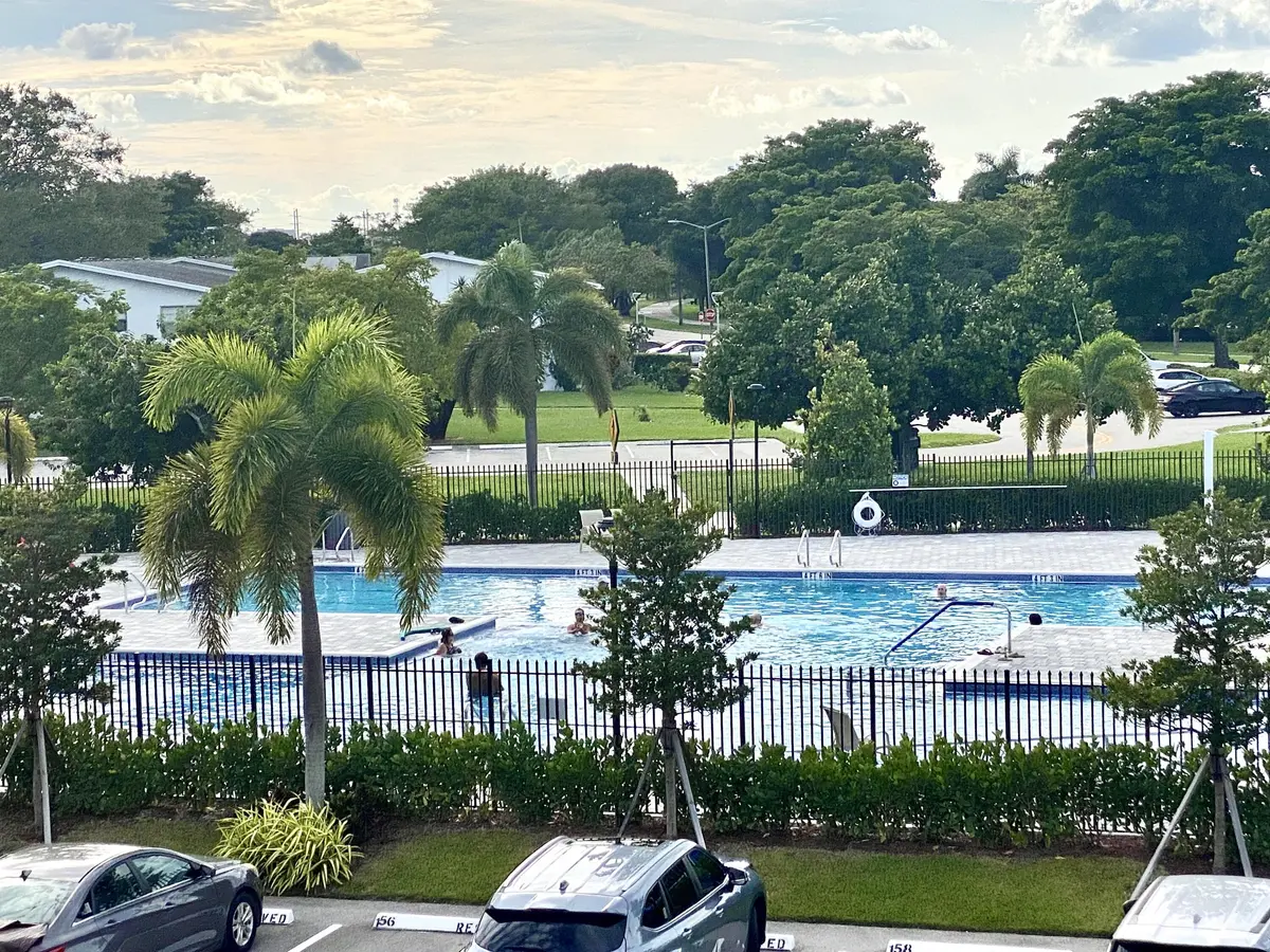 Richmond Pool at 27 RICHMOND D Crescent, Deerfield Beach