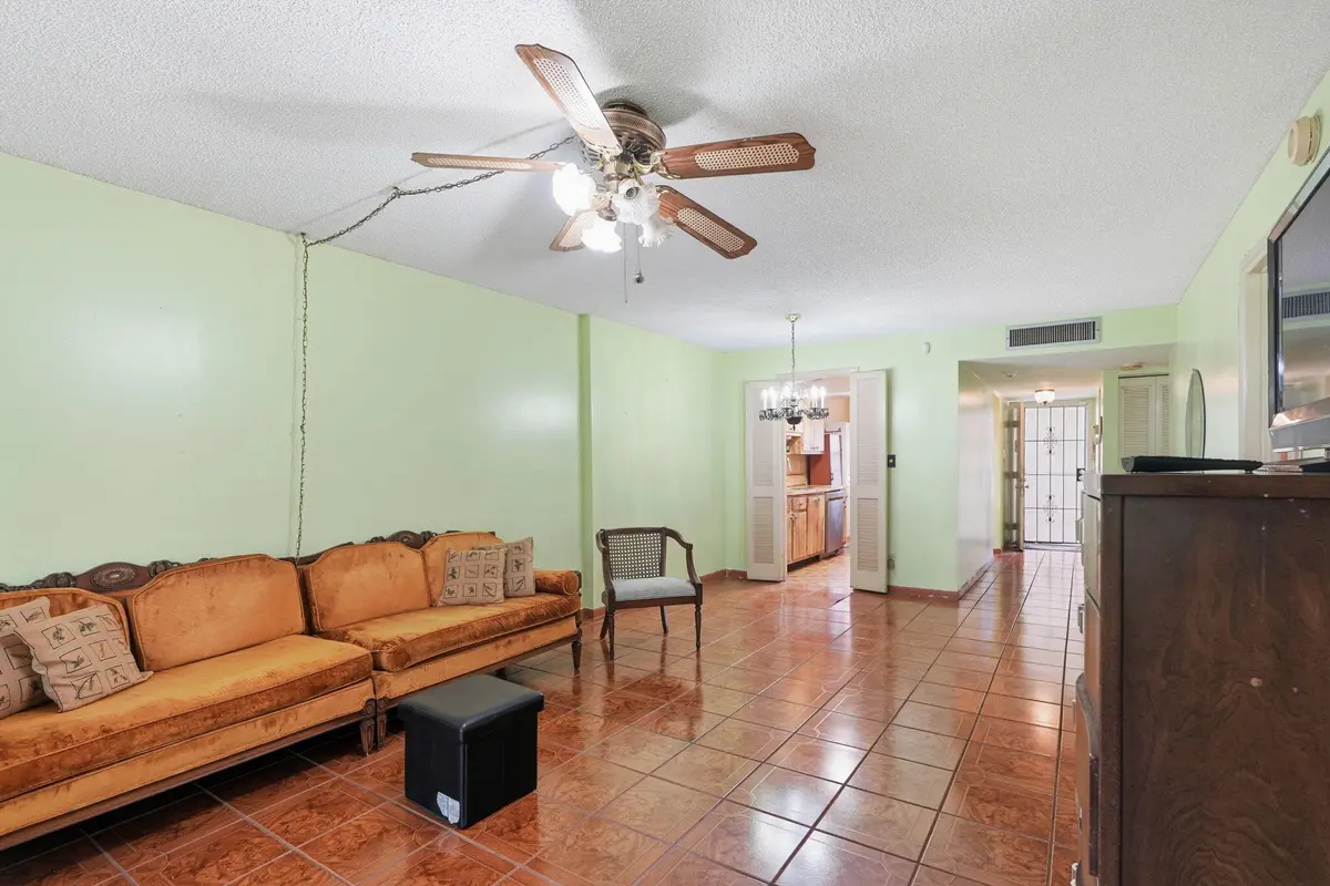 4 IN at 3000 NW 48th Terrace 130, Lauderdale Lakes