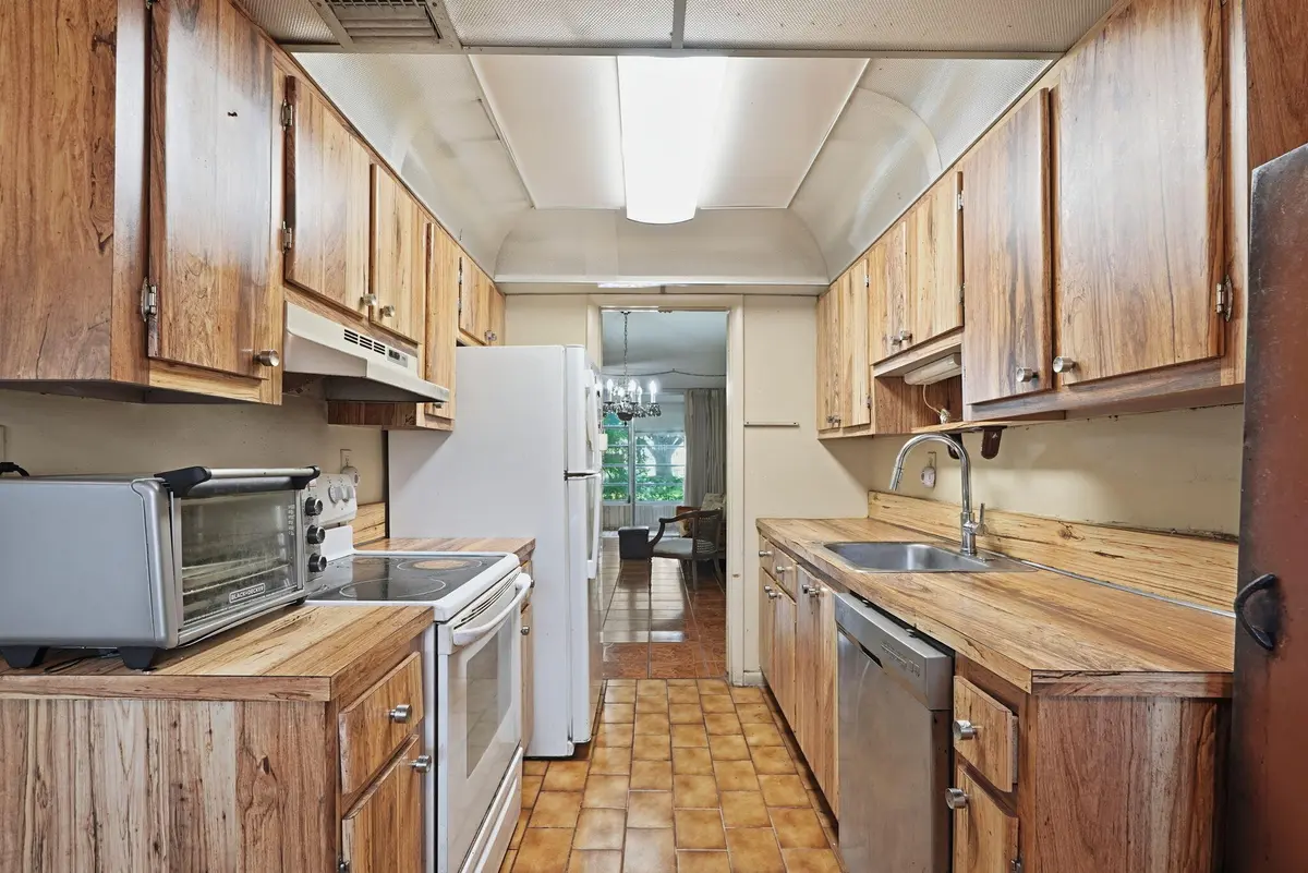 7 KI at 3000 NW 48th Terrace 130, Lauderdale Lakes