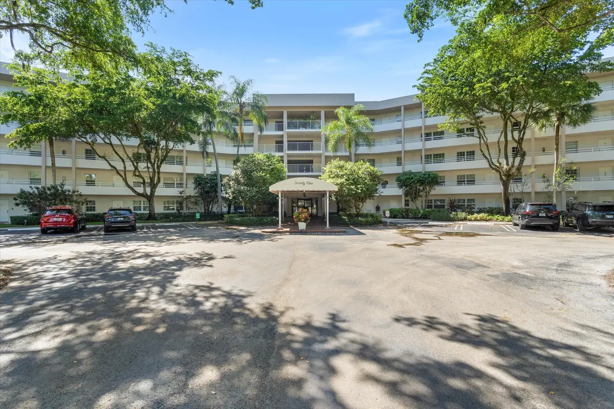 01-3980 Oaks Clubhouse Drive #411 Pompan at 3980 Oaks Clubhouse Drive 411, Pompano Beach