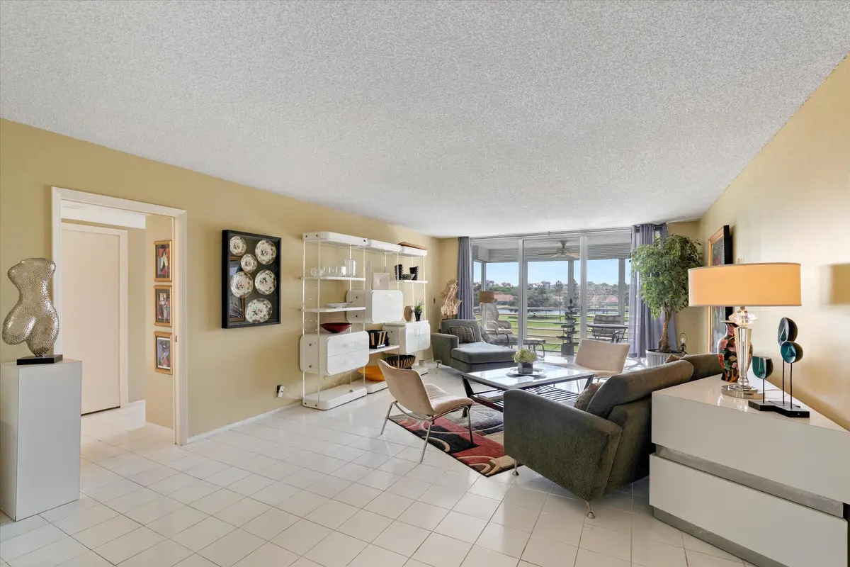 04-3980 Oaks Clubhouse Drive #411 Pompan at 3980 Oaks Clubhouse Drive 411, Pompano Beach