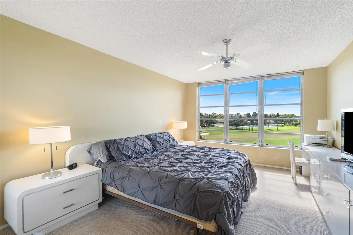 14-3980 Oaks Clubhouse Drive #411 Pompan at 3980 Oaks Clubhouse Drive 411, Pompano Beach
