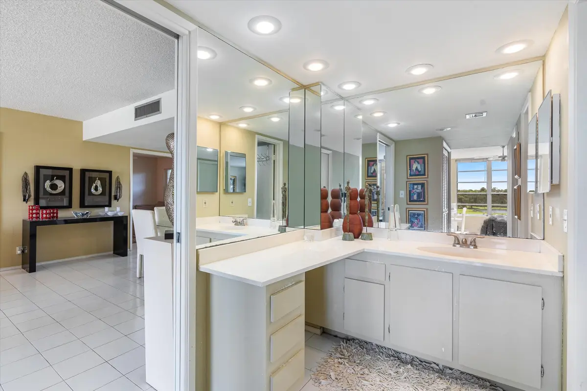 17-3980 Oaks Clubhouse Drive #411 Pompan at 3980 Oaks Clubhouse Drive 411, Pompano Beach