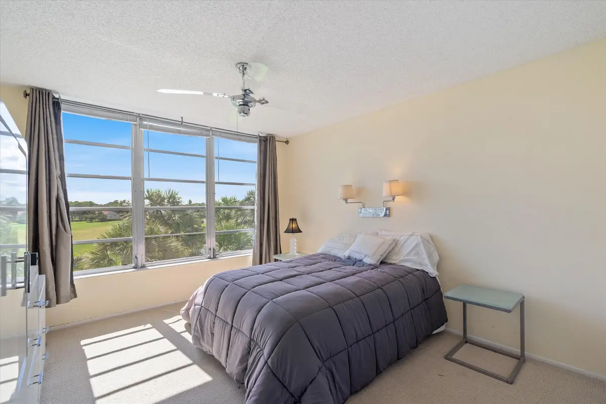 19-3980 Oaks Clubhouse Drive #411 Pompan at 3980 Oaks Clubhouse Drive 411, Pompano Beach