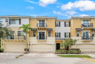 673 NW 38th Circle, Boca Raton – Townhouse for sale