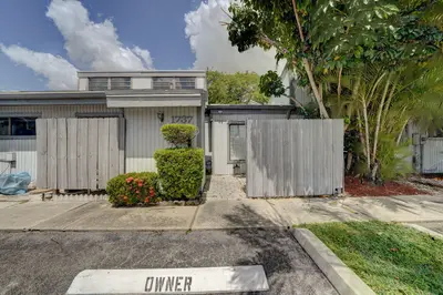 1737 NW 73RD Avenue 41, Plantation – Condominium for rent