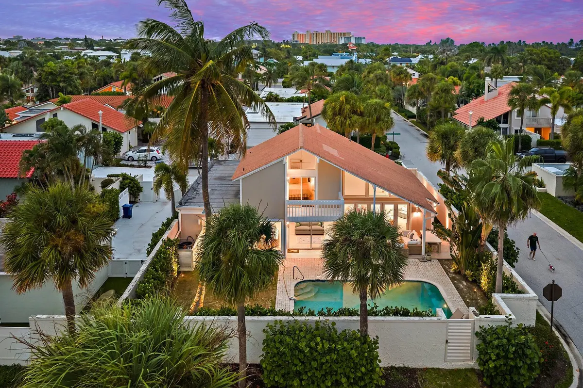 Pool + Yard at 101 W Tarpon Lane, Jupiter