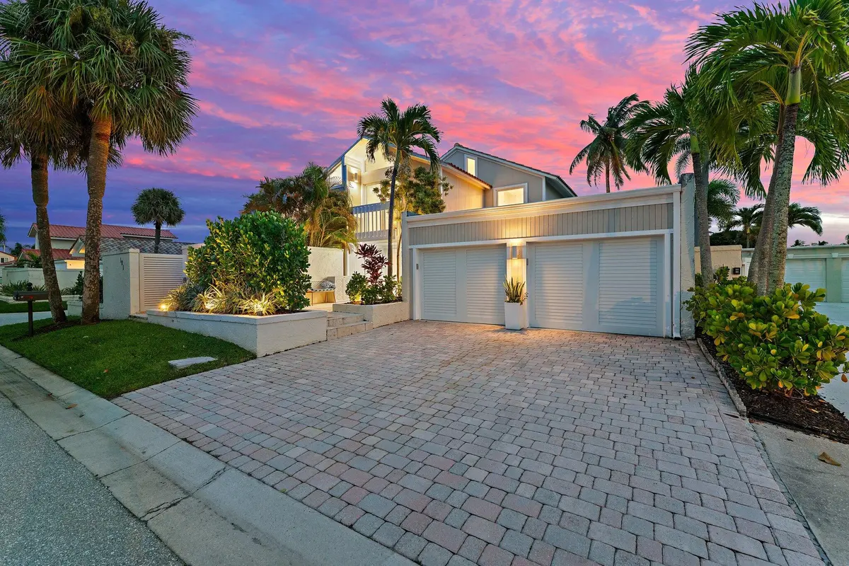 Driveway at 101 W Tarpon Lane, Jupiter