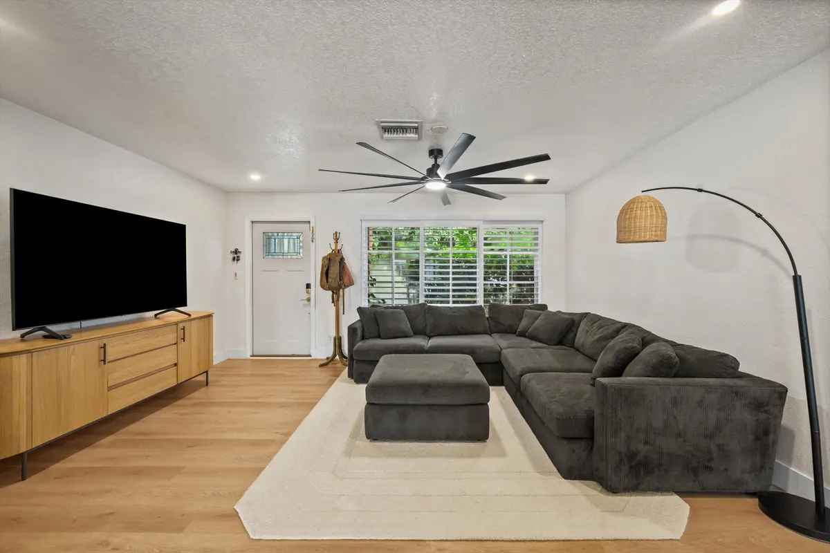 160 SE 9th Street, Pompano at 160 SE 9TH Street, Pompano Beach