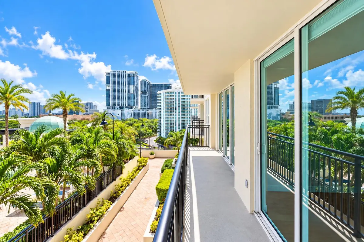 DOUBLE LENGTH - Balcony View at 600 W Las Olas Boulevard 905s, Fort Lauderdale