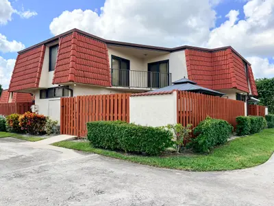 3870 VICTORIA Drive, West Palm Beach – Townhouse for sale