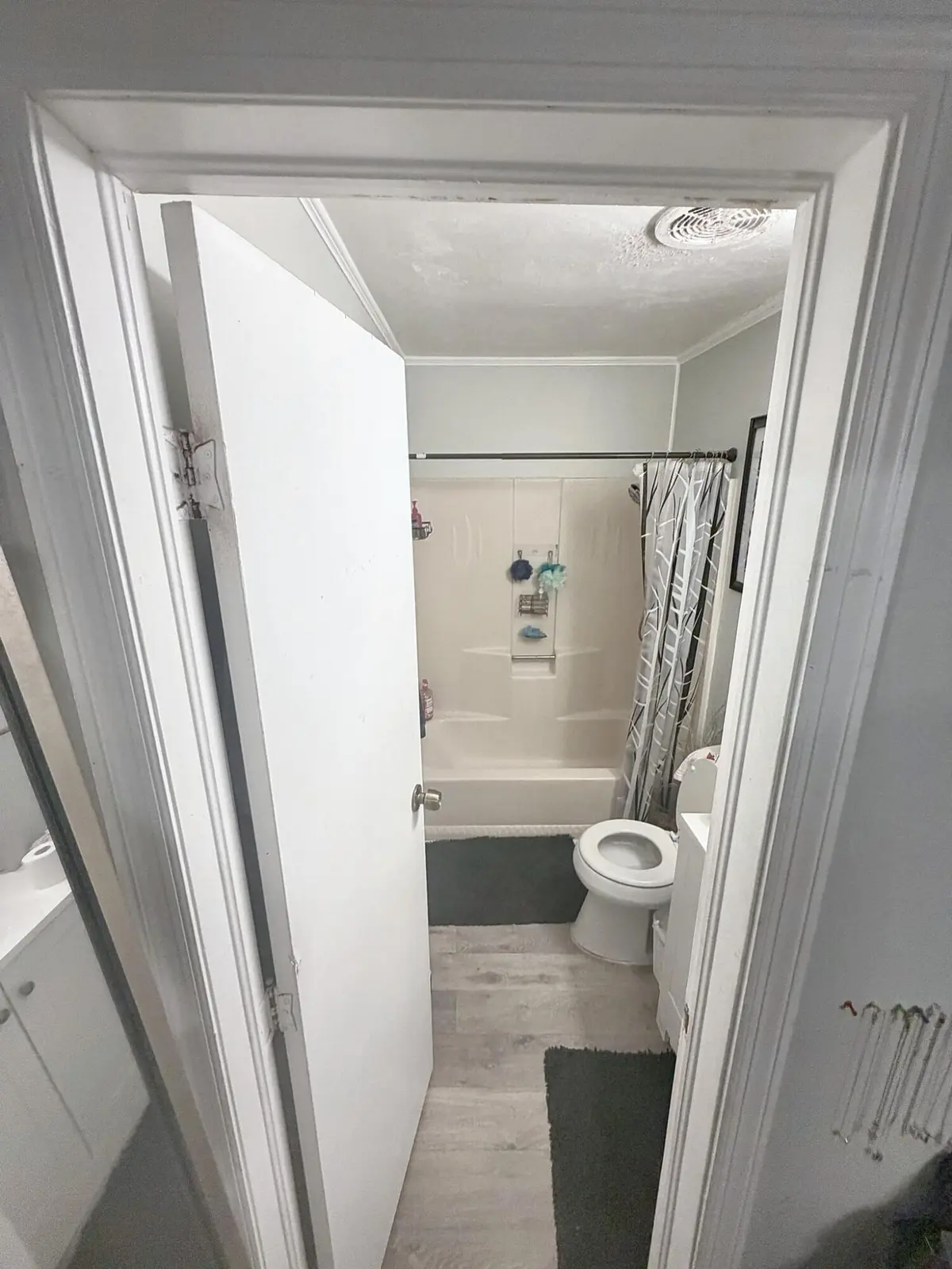 07-Bathroom-2 at 1521 SE AIROSO Boulevard, Port St. Lucie