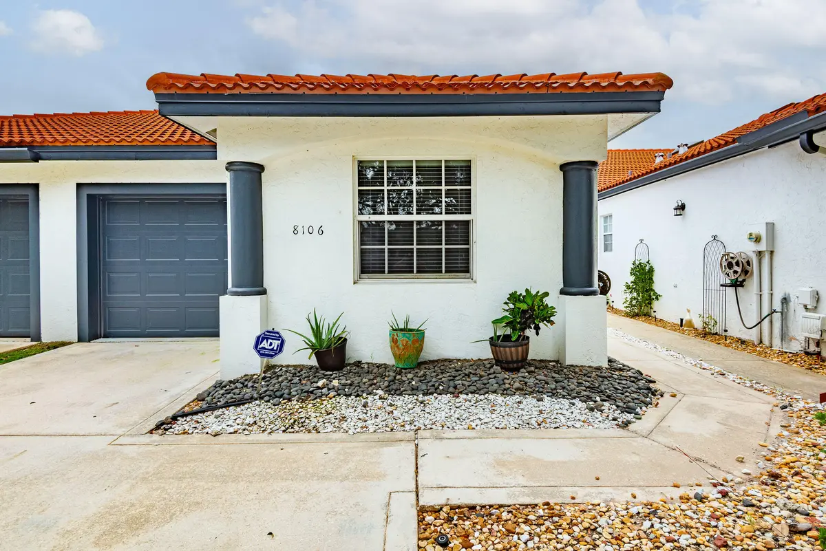 8106-4 at 8106 VIA DI VENETO, Boca Raton
