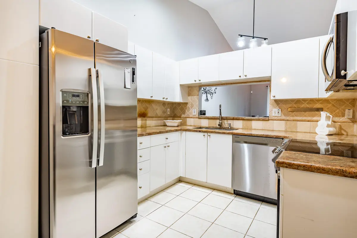 8106-7 at 8106 VIA DI VENETO, Boca Raton