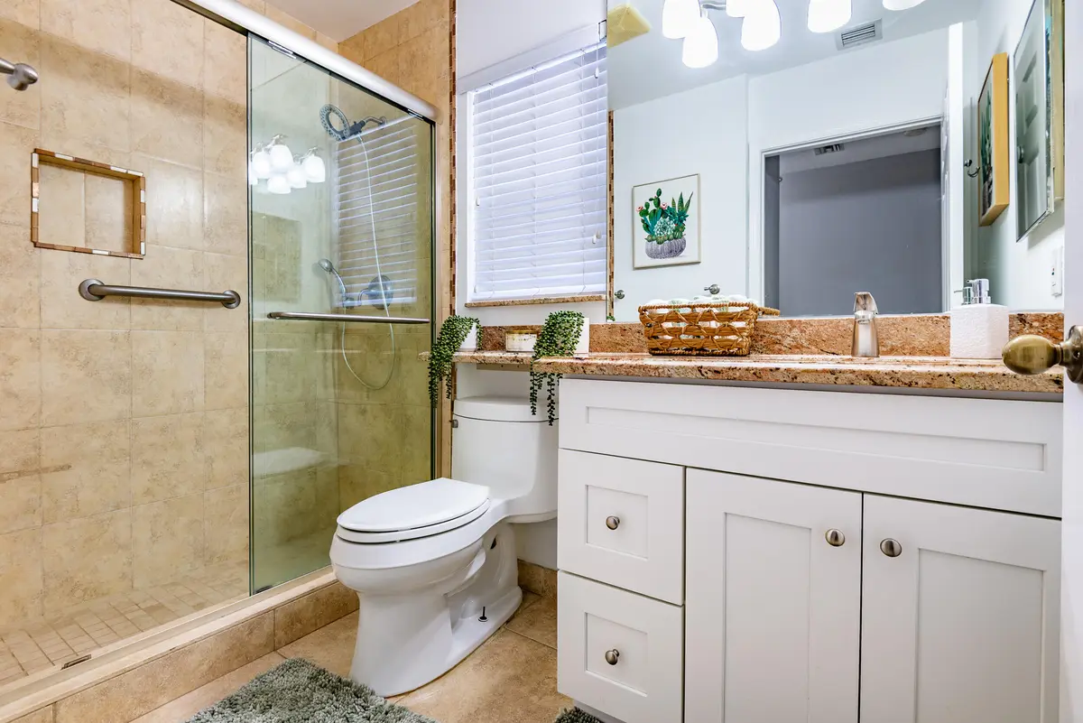 8106-10 at 8106 VIA DI VENETO, Boca Raton