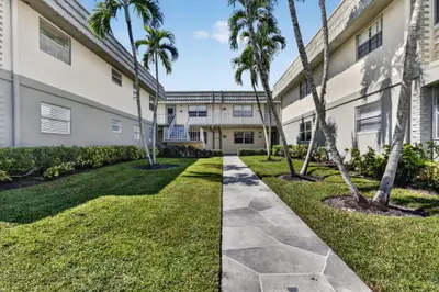 542 Monaco Way, Delray Beach – Condominium for sale