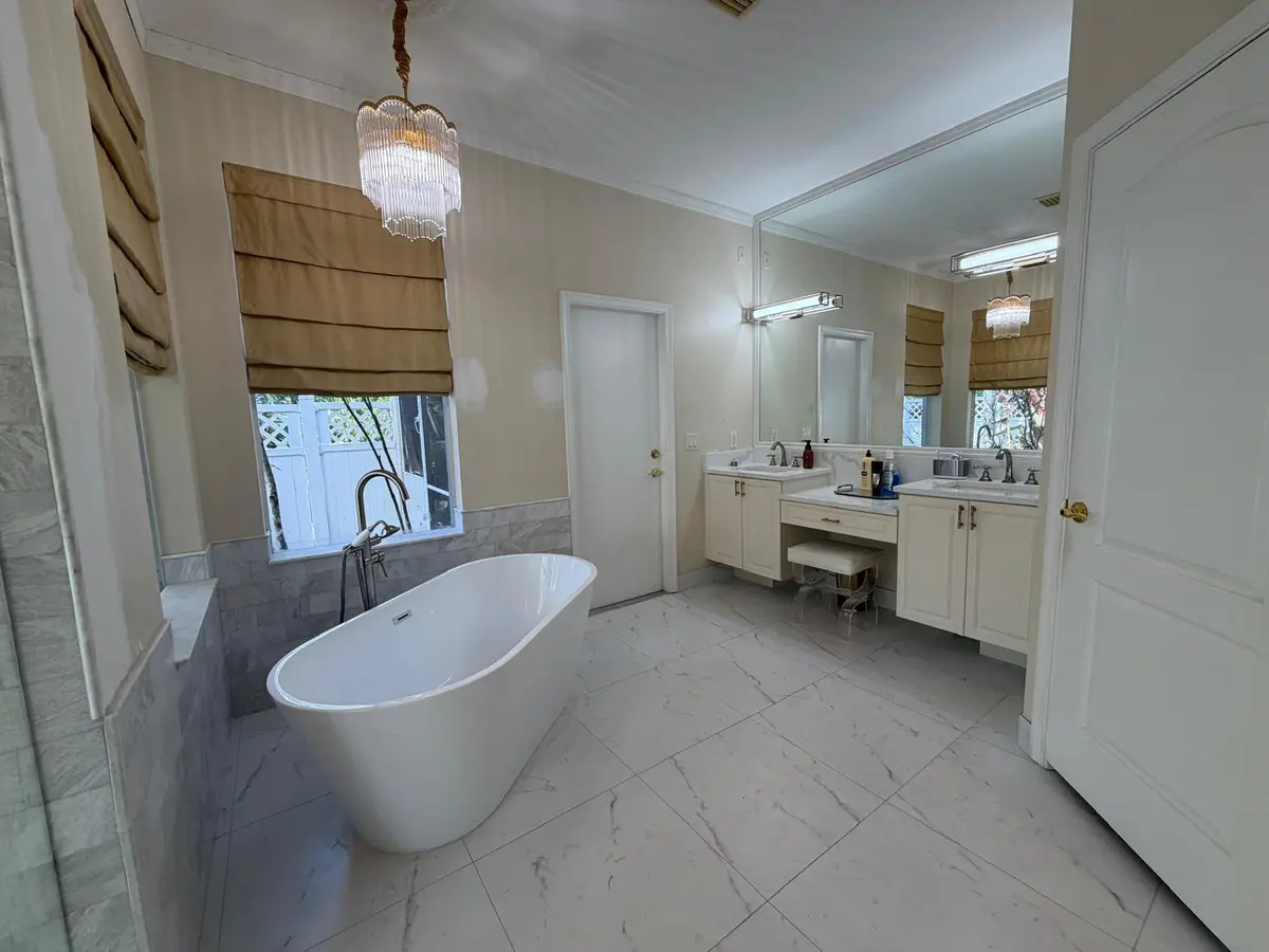 b2f1f4ac-508b-49f0-96ad-829e6fe694cb at 12416 76th Road 1216, West Palm Beach