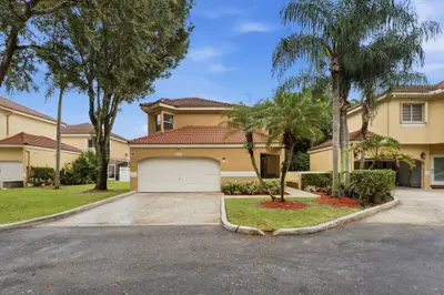 11375 LAKEVIEW Drive 68-U, Coral Springs – Condominium for rent