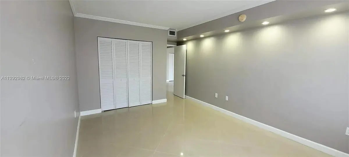 8b2f1a36576c6e97fe8e6eb434080648-uncropp at 400 KINGS POINT Drive 1426, Sunny Isles Beach