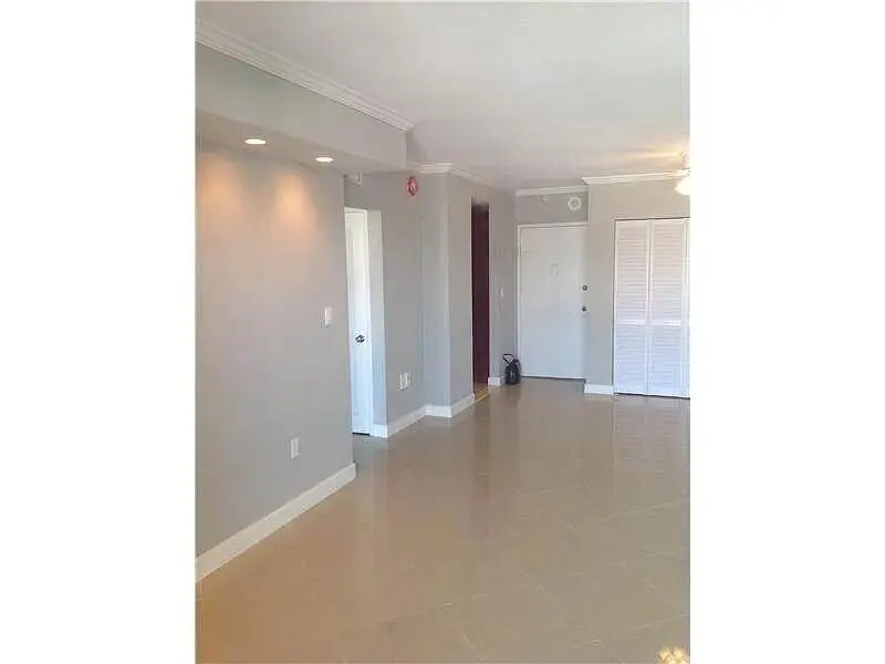 9dd371eefc13e8c6e5d27e660209ca80-uncropp at 400 KINGS POINT Drive 1426, Sunny Isles Beach