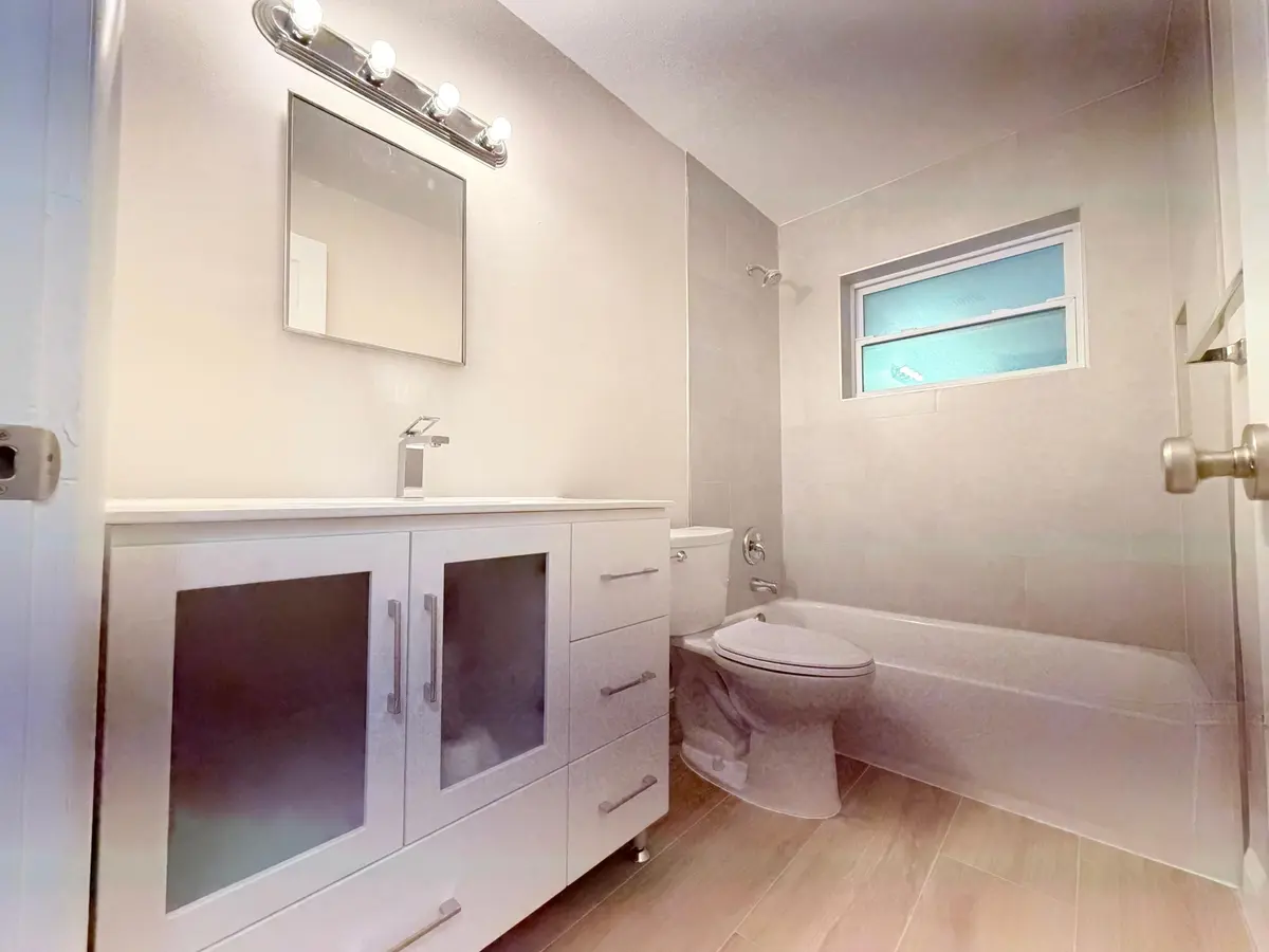 WhatsApp Image 2026-10-01 at 18.20.23 (8 at 2018 S Waterway Drive, North Palm Beach