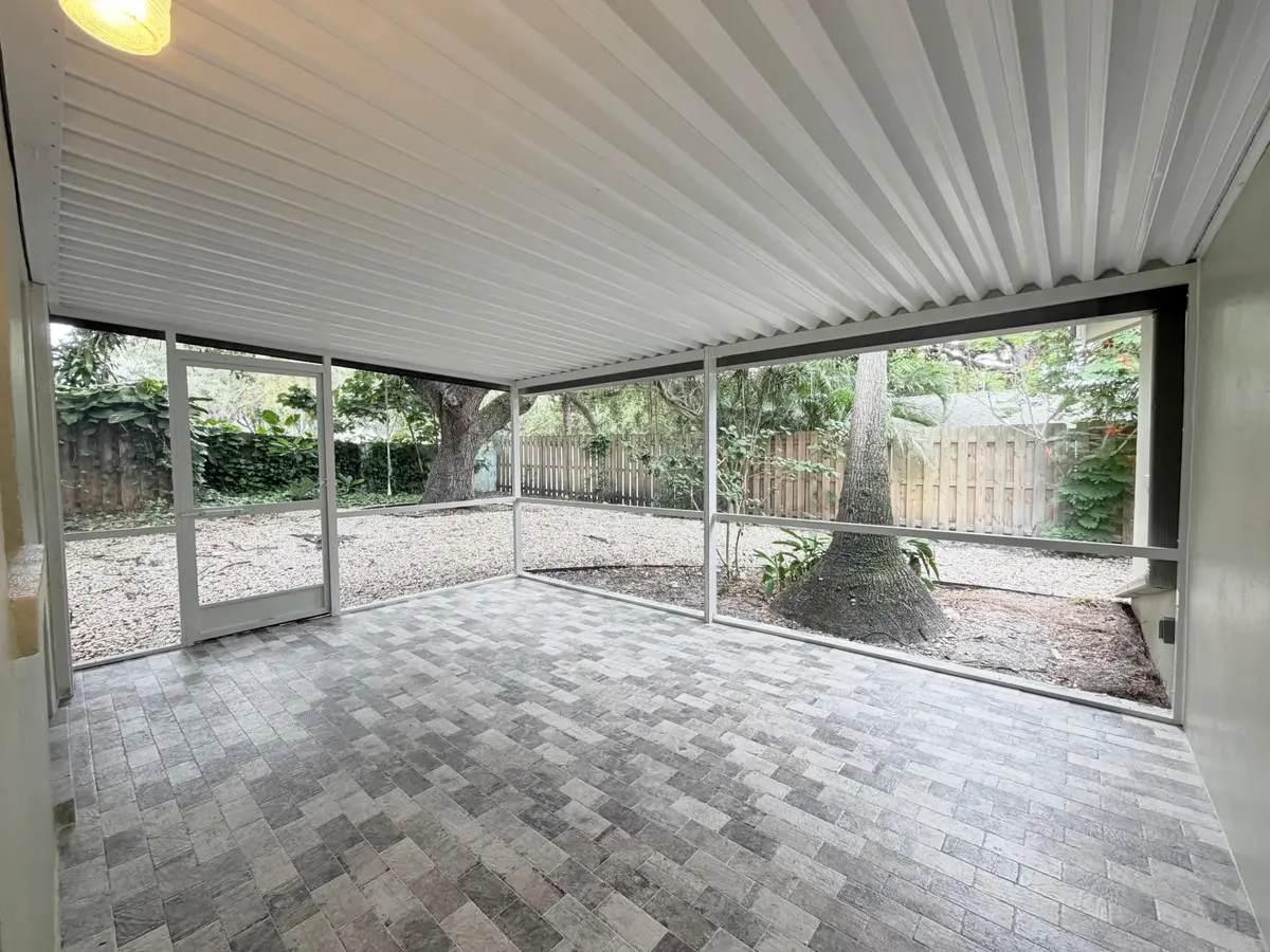 WhatsApp Image 2026-10-01 at 18.20.23 (1 at 2018 S Waterway Drive, North Palm Beach