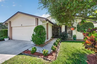 4 Fawlkland Circle, Boynton Beach – Single Family Residence for sale