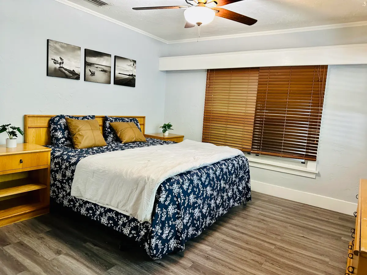 BR 1 King Bed(1) at 520 Hampton Road, West Palm Beach