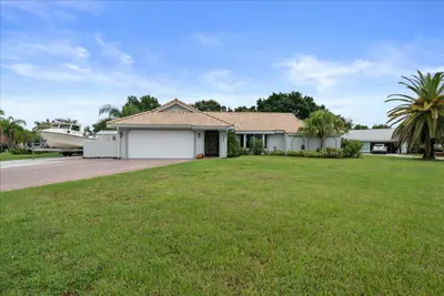 1802 SE Hanby Avenue, Port St. Lucie – Single Family Residence for sale