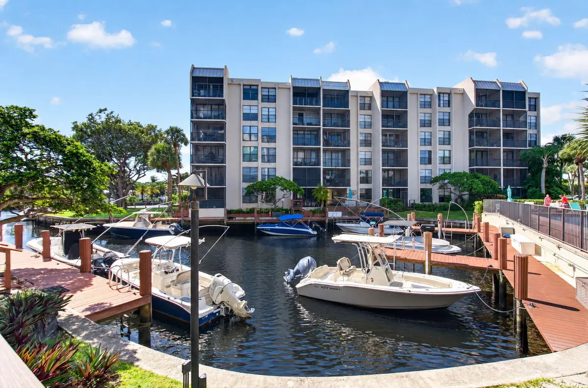 The Docks at 20 ROYAL PALM Way 3010, Boca Raton