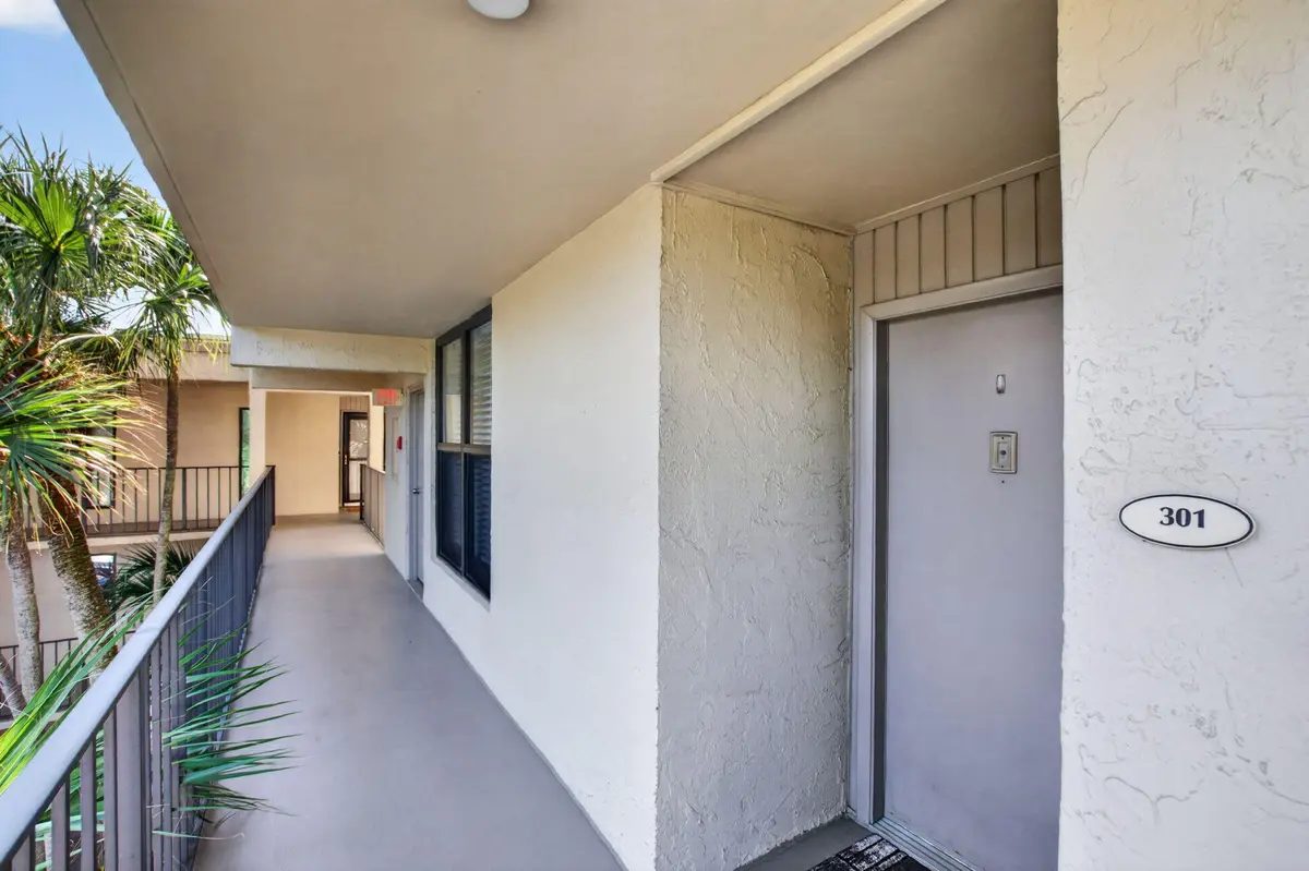 Third Floor Residence at 20 ROYAL PALM Way 3010, Boca Raton