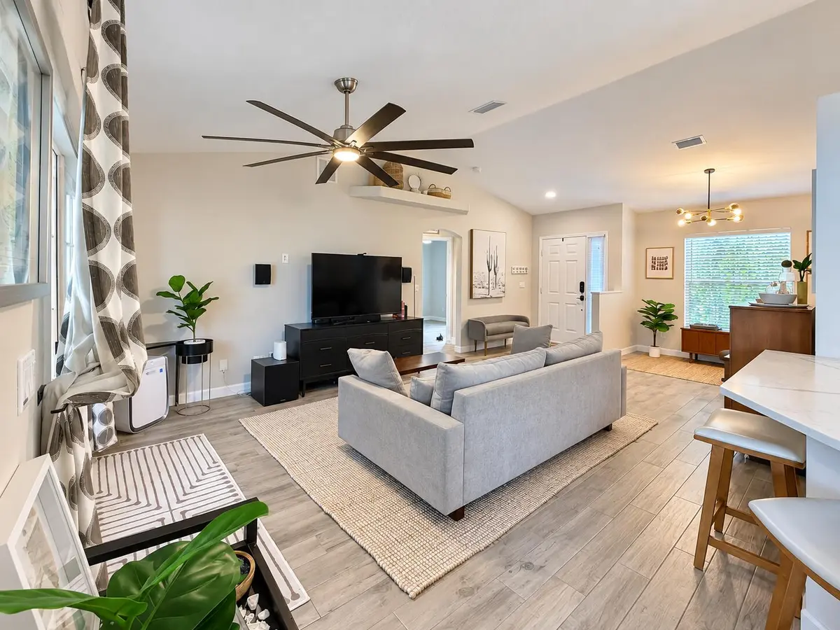 livingroomtv at 1569 SW PITTS Avenue, Port St. Lucie