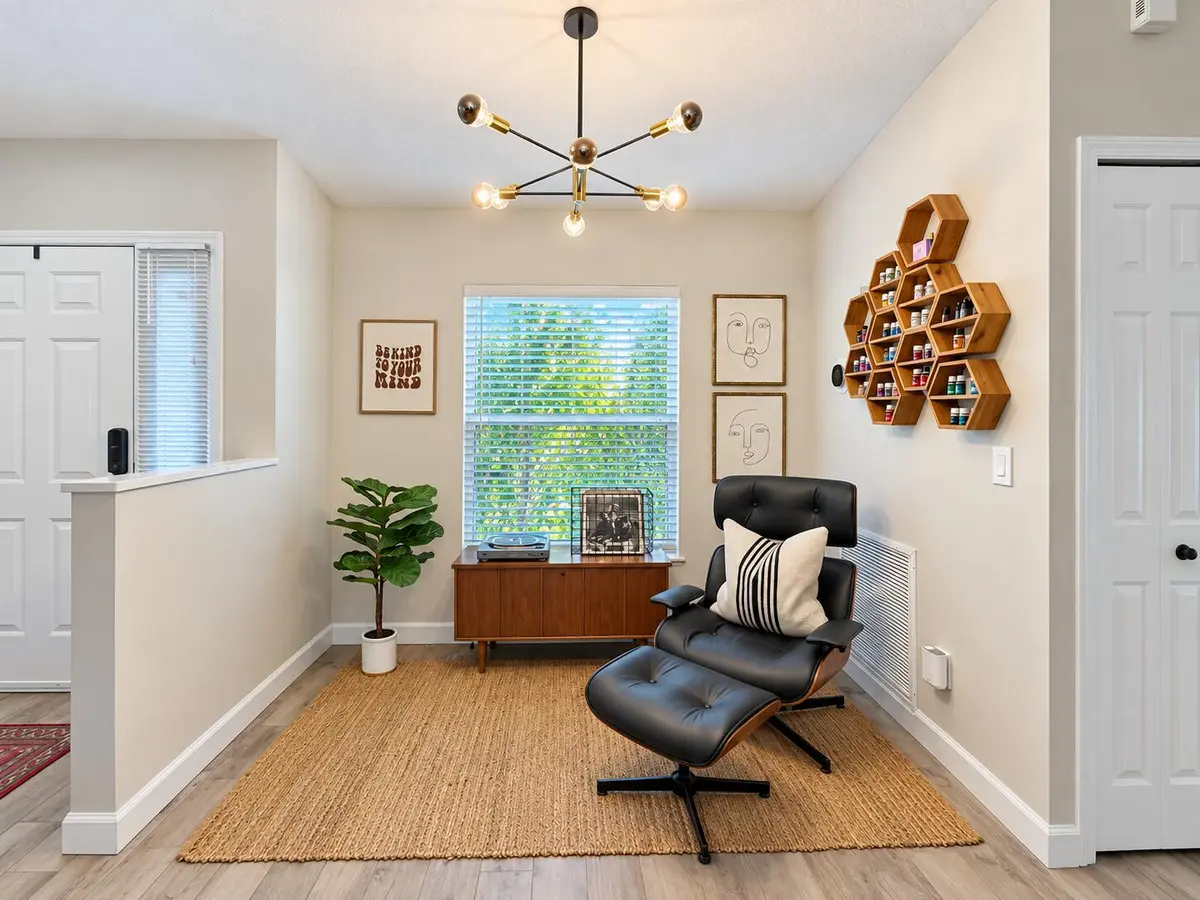 Den at 1569 SW PITTS Avenue, Port St. Lucie