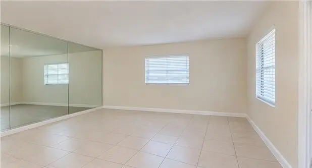 10_living_room_mirrored_wall at 227 CASTLEWOOD Drive 207, North Palm Beach