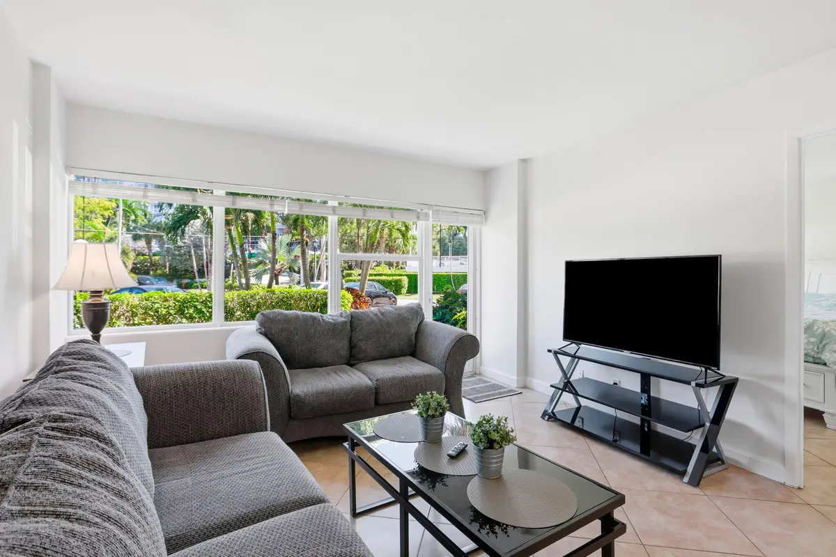 2-web-or-mls-002_0E2A1801_with_tv at 3250 NE 28TH Street 104, Fort Lauderdale